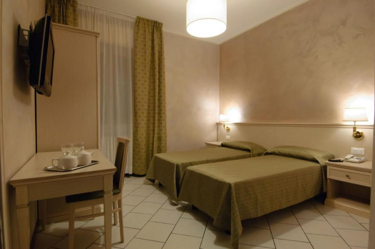 Albergo Cavallino 10 Toscolano Maderno Eksteriør billede
